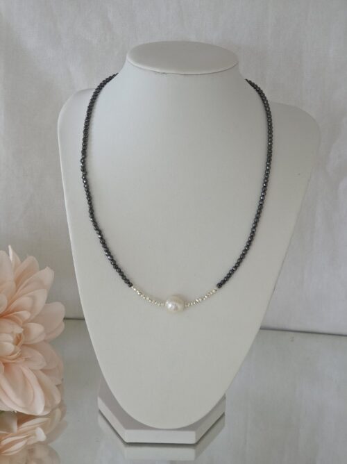 Halsband PÄRLA, hematit | LillieCharlotte