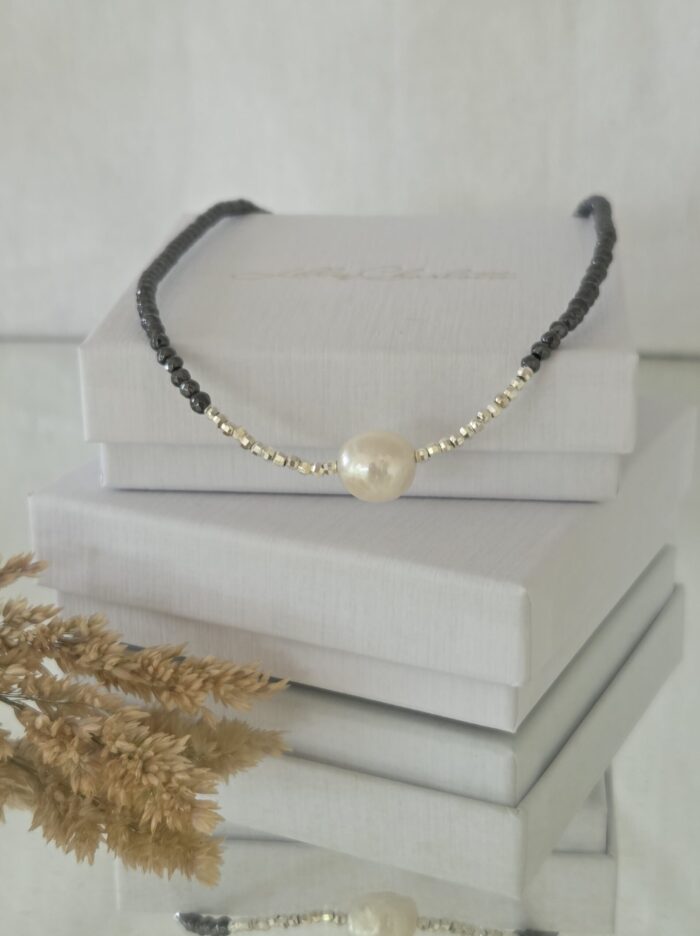 Halsband PÄRLA, hematit | LillieCharlotte