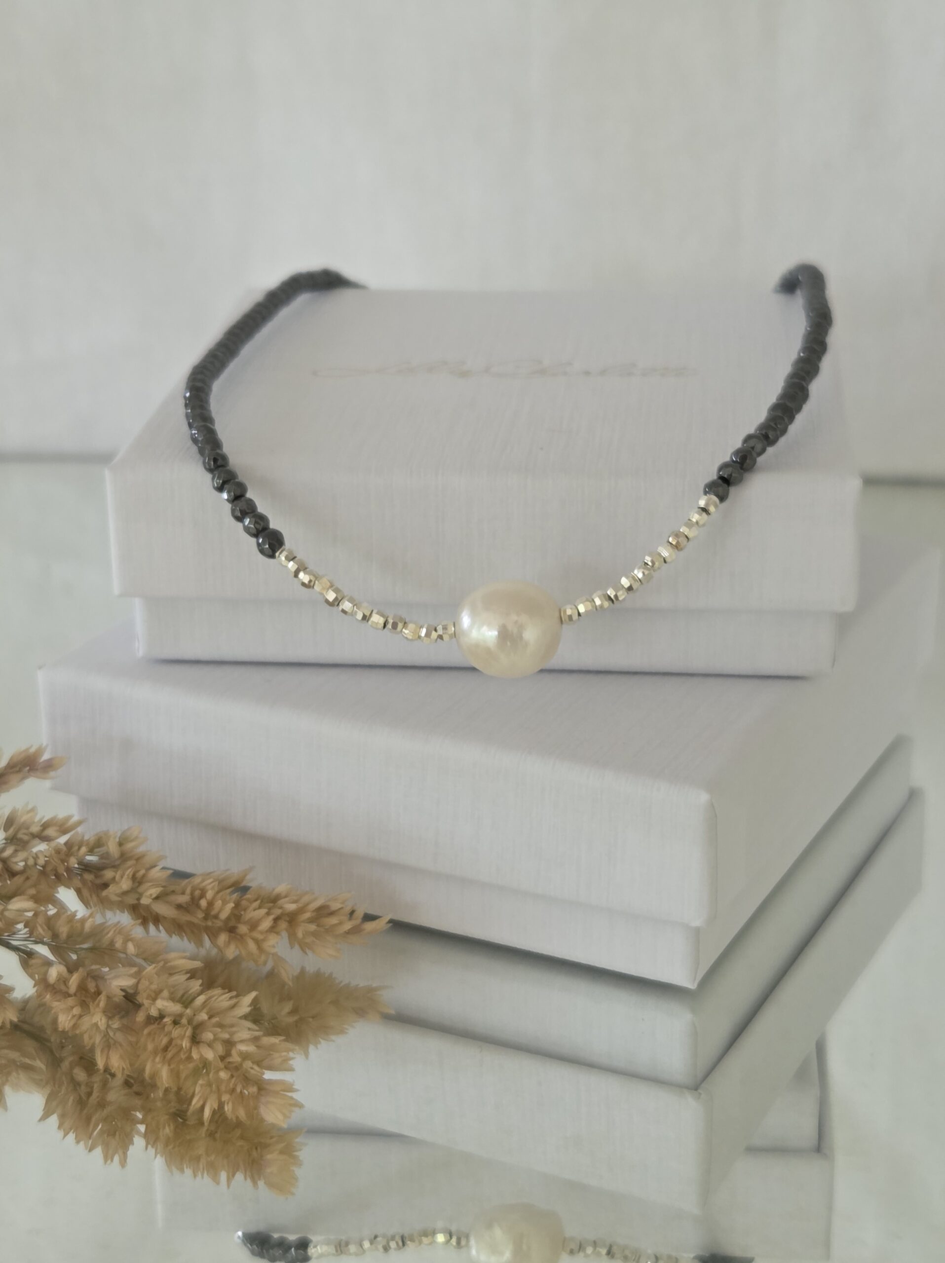 Halsband PÄRLA, hematit | LillieCharlotte